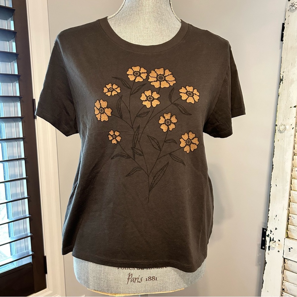 NWT American Eagle short sleeve shirt with floral graphic size M brown